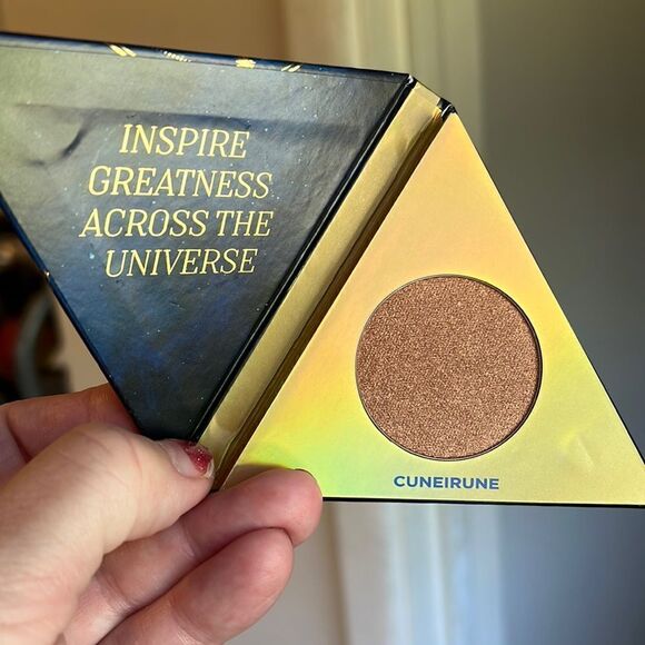 Urban Decay x Marvel Afterglow Highlighter Cuneirune & UNI-Mine - Picture 2 of 7